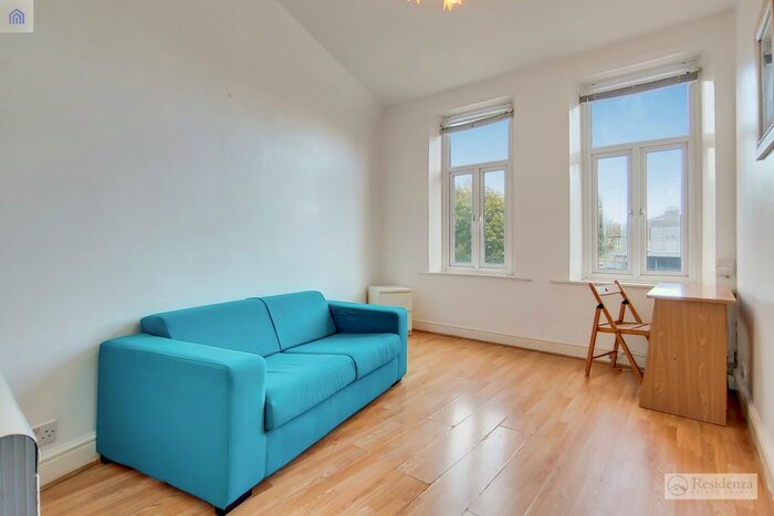 2 Bedroom Flat To Rent In Balham High Road, London, SW12