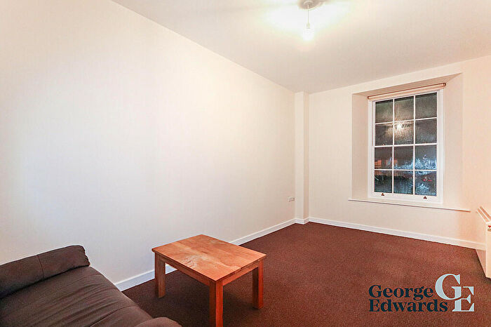 2 Bedroom Apartment To Rent In Hill Street, Haverfordwest, SA61