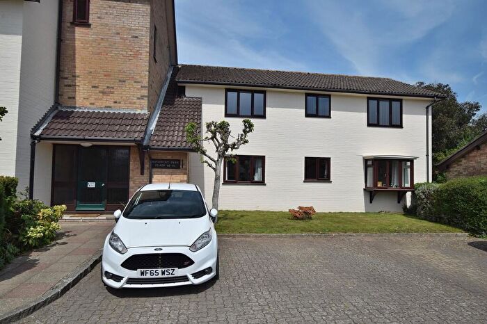 2 Bedroom Flat To Rent In Rothbury Park, New Milton, Hampshire., BH25