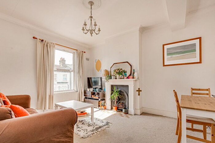 2 Bedroom Flat To Rent In Alderbrook Road, Clapham South, SW12