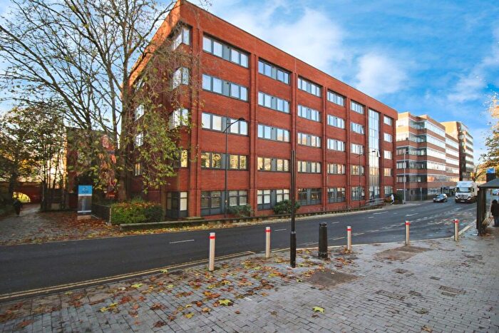 1 Bedroom Apartment To Rent In Farnsby Street, Swindon, SN1