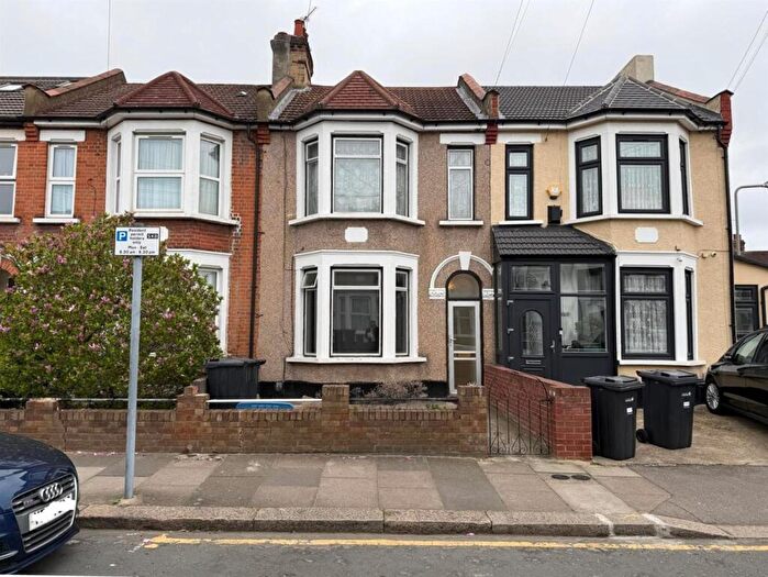 2 Bedroom House For Sale In Highbury Gardens, IG3