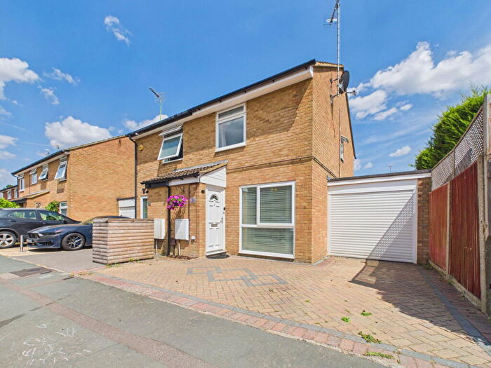 2 Bedroom Semi-Detached House For Sale In Yarrow Close, Horsham, RH12