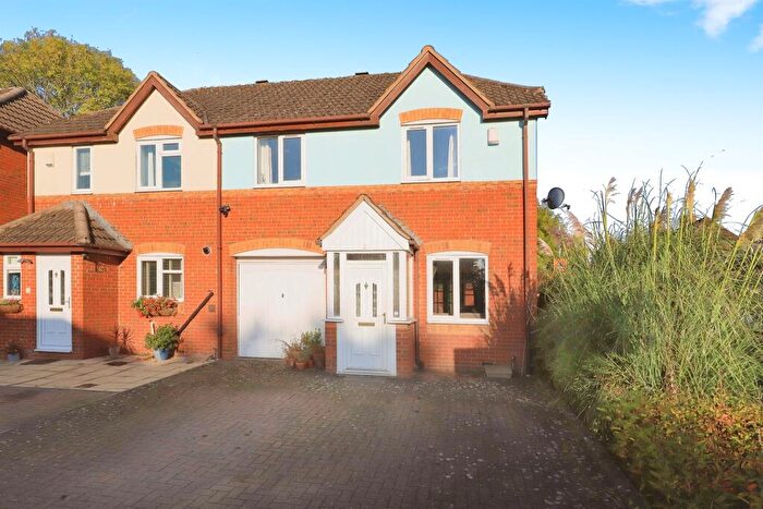 3 Bedroom Semi-Detached House For Sale In Farmside Close, Stourbridge, DY9