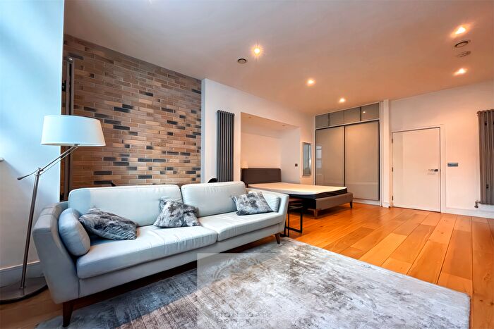 Apartment To Rent In Carlow House, Camden, NW1