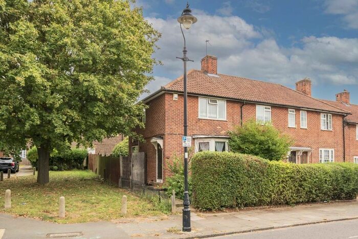 2 Bedroom Property To Rent In Browning Avenue, London, W7