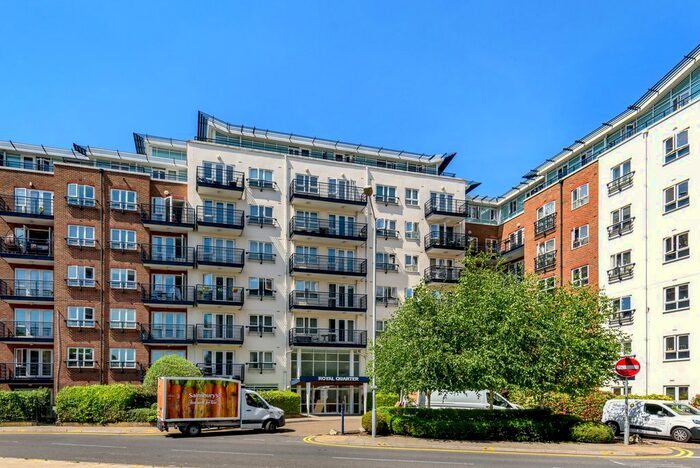 3 Bedroom Flat To Rent In Garland House, Royal Quarter, Seven Kings Way, KT2