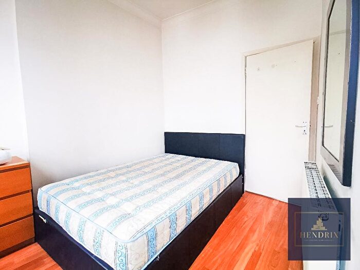 2 Bedroom Flat To Rent In Kingsland High Street, London, E8