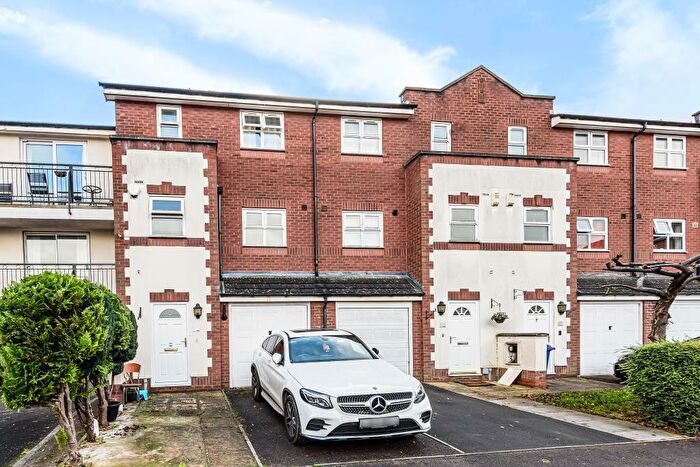 3 Bedroom Town House To Rent In Banbury, Oxfordshire, OX16