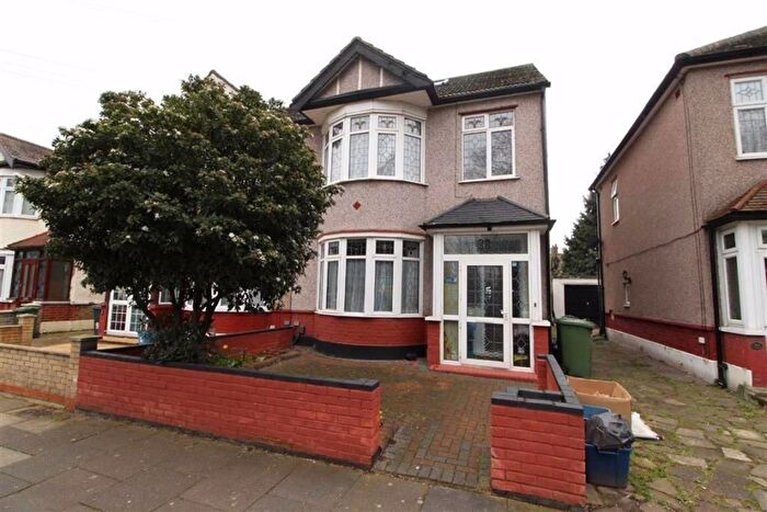 5 Bedroom Semi-Detached House To Rent In South Park Terrace, Ilford, IG1