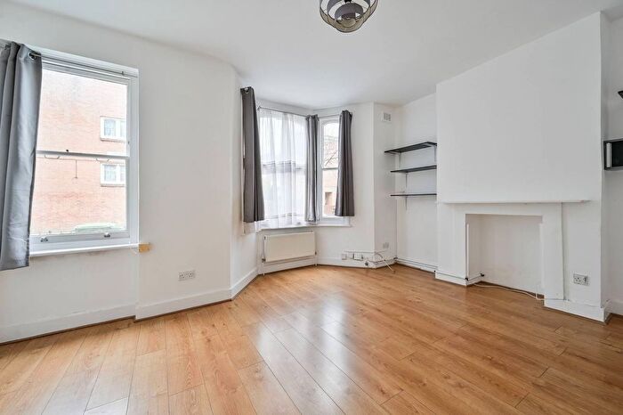 2 Bedroom Flat To Rent In Chatham Street, London, Elephant And Castle, London, SE17