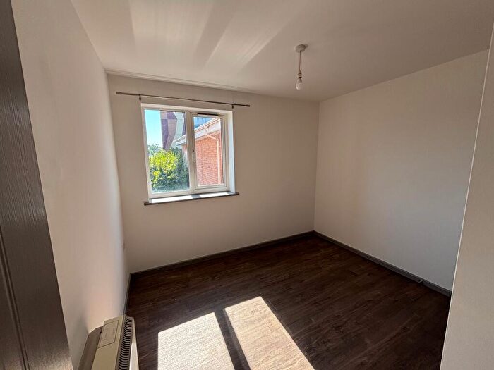 2 Bedroom Apartment To Rent In Roselee Court, CH42