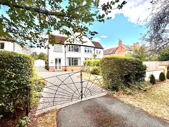 3 Bedroom Semi-Detached House For Sale In Station Road, Broadway, Worcestershire, WR12