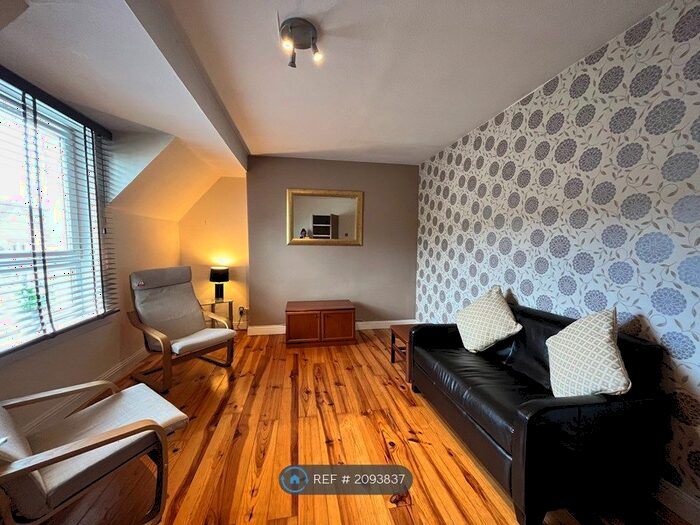 2 Bedroom Flat To Rent In Broomhouse Row, Edinburgh, EH11