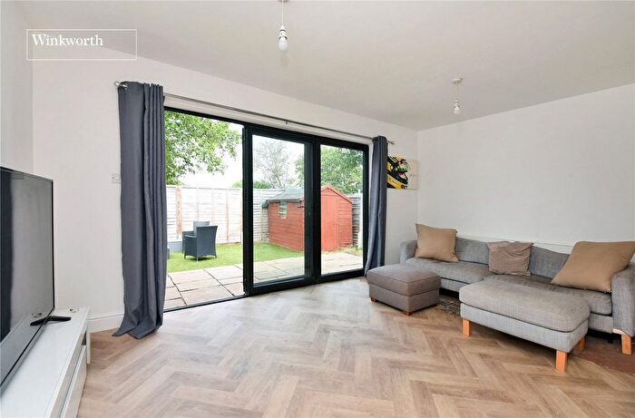 1 Bedroom Flat For Sale In Gassiot Way, Sutton, SM1