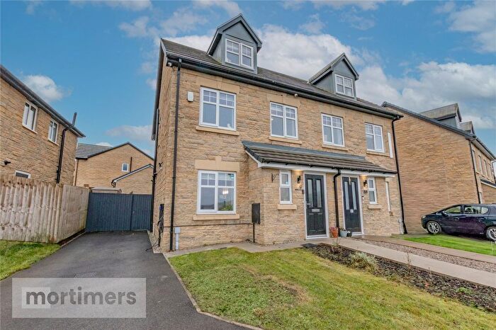 4 Bedroom Semi-Detached House For Sale In Skylark Way, Darwen, Lancashire, BB3