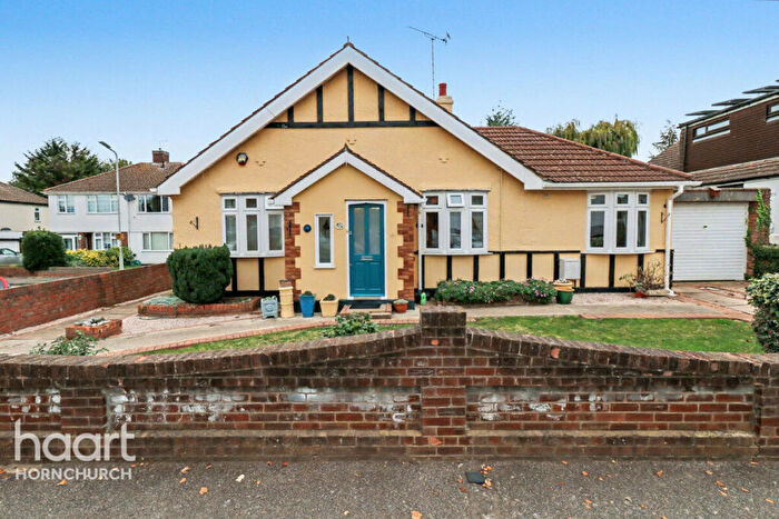 4 Bedroom Detached Bungalow For Sale In Edison Avenue, Hornchurch, RM12