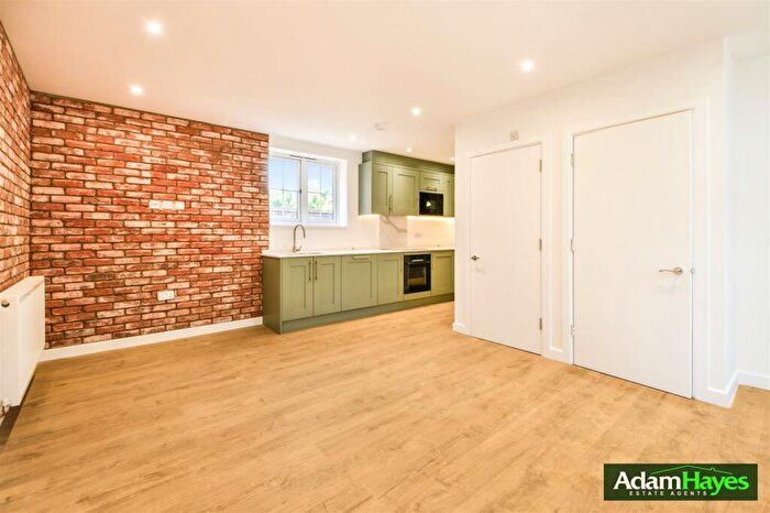 1 Bedroom Maisonette For Sale In Birkbeck Road, North Finchley, N12