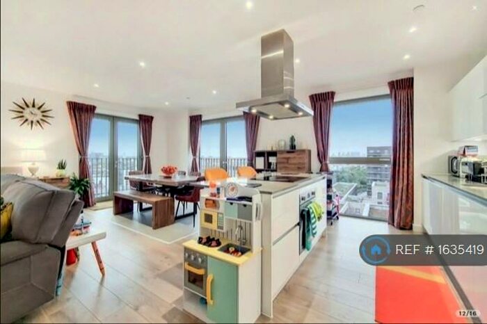 3 Bedroom Flat To Rent In Tiller House, London, E6