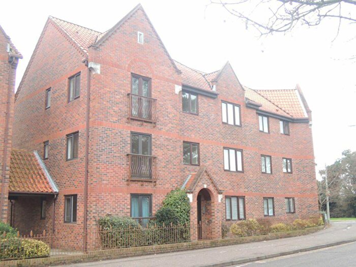1 Bedroom Flat To Rent In Highwoods, CO4