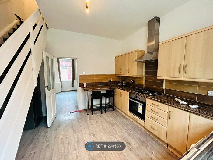 3 Bedroom Terraced House To Rent In Bredbury St, Oldham, OL9