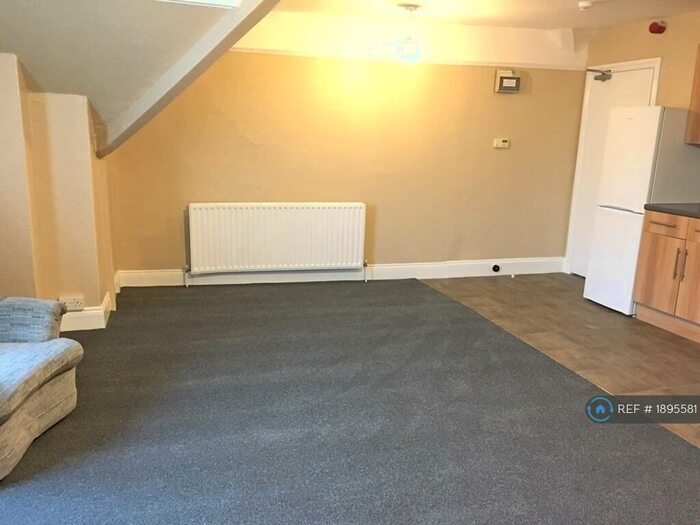 Studio To Rent In Manor Park, Bristol, BS6