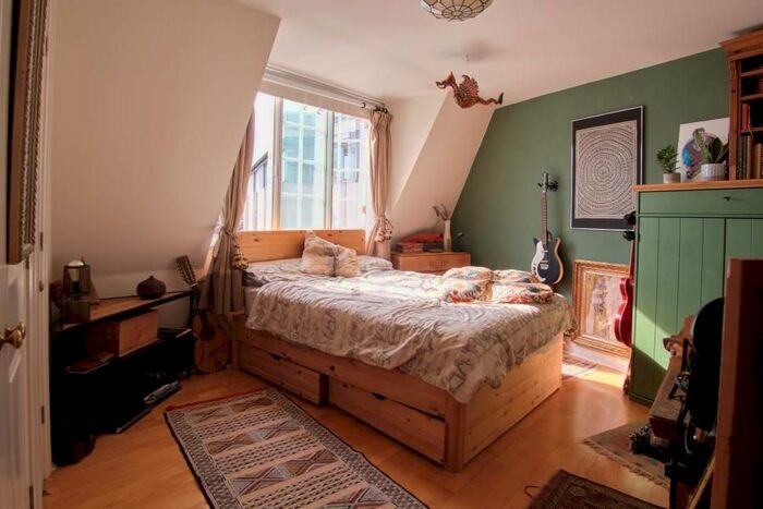2 Bedroom Flat To Rent In Red Lion Street, Richmond, TW9