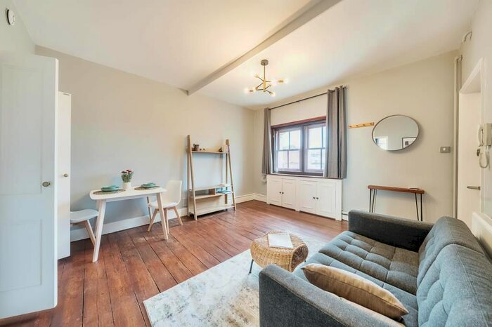 1 Bedroom Flat To Rent In Mall Chambers, Kensington Mall, W8