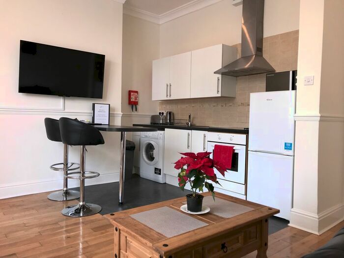 1 Bedroom Flat To Rent In Sketty Road, Uplands, Swansea, SA2