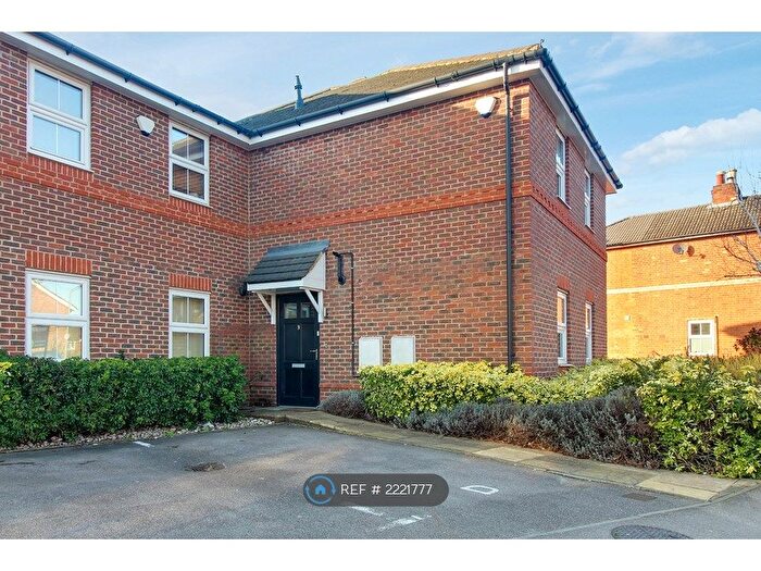 2 Bedroom Flat To Rent In Ray Mill Place, Maidenhead, SL6
