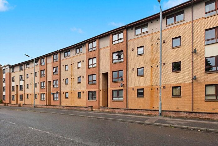 2 Bedroom Flat For Sale In Kings Park Road, Glasgow, G44