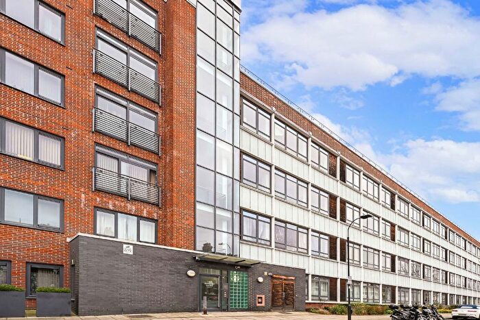 1 Bedroom Flat To Rent In Larden Road, London, W3