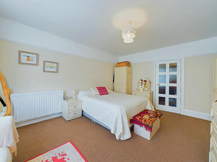 2 Bedroom Flat For Sale In Dover Road, West Worthing, West Sussex, BN11