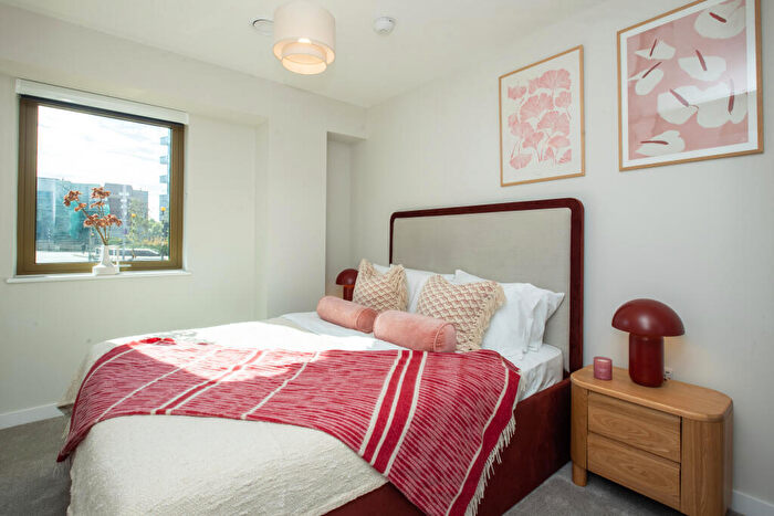 2 Bedroom Apartment To Rent In Emporium House East, Alloway Courtyard, Weldale Street, Reading, RG1