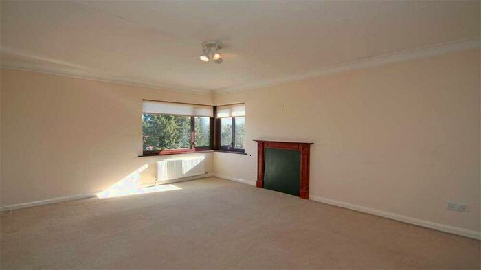 2 Bedroom Apartment To Rent In Ray Park Road, SL6