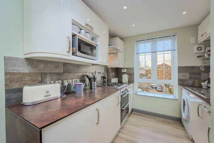 2 Bedroom Flat To Rent In Frendsbury Road, London, SE4