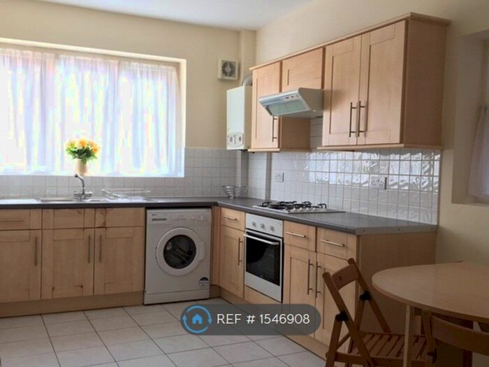 6 Bedroom Terraced House To Rent In Derby Road, Manchester, M14