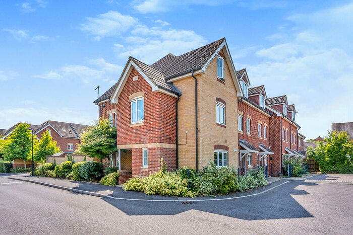 4 Bedroom End Of Terrace House To Rent In Grevillea Avenue, Fareham, Hampshire, PO15