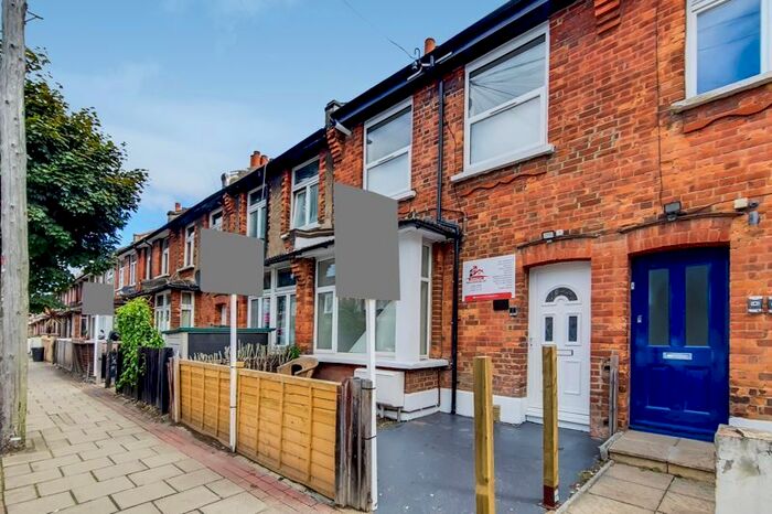 2 Bedroom Flat To Rent In Streatham High Road, London, SW16