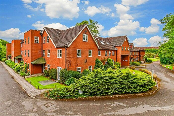 2 Bedroom Flat For Sale In Chapel Road, Hothfield, Ashford, Kent, TN25
