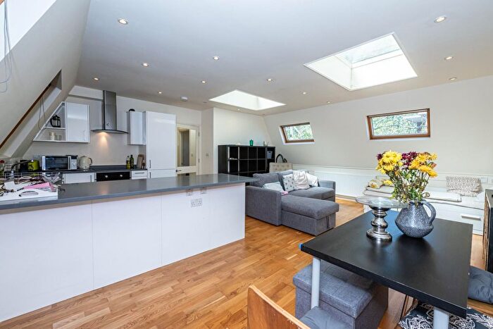 2 Bedroom Flat For Sale In Kilburn Place, Kilburn, NW6