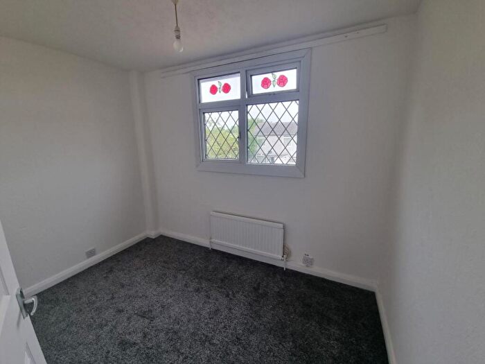 3 Bedroom End Of Terrace House For Sale In Manor Avenue, Pitsea, Basildon, Essex, SS13