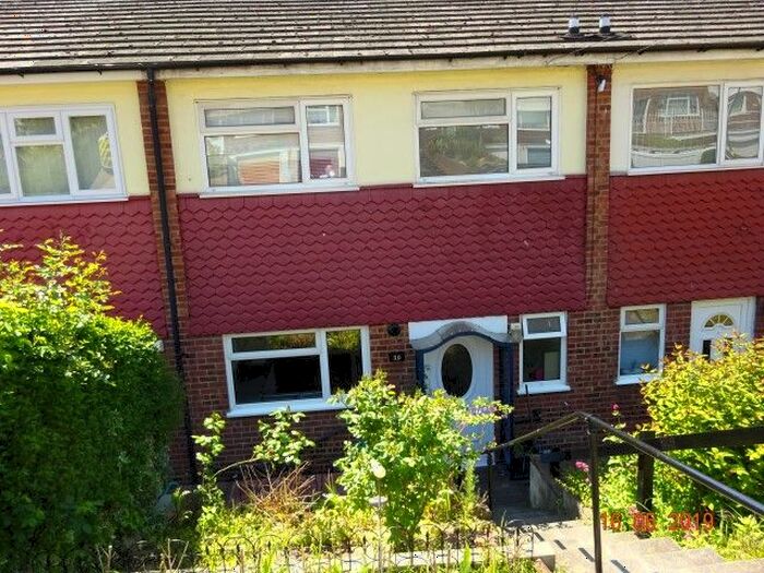 3 Bedroom Terraced House To Rent In Beacon Road, Chatham, ME5