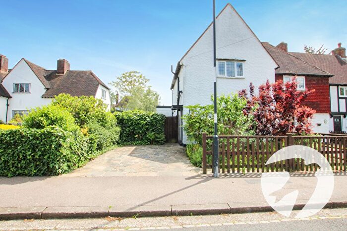 3 Bedroom End Terrace House For Sale In Lovelace Green, London, SE9