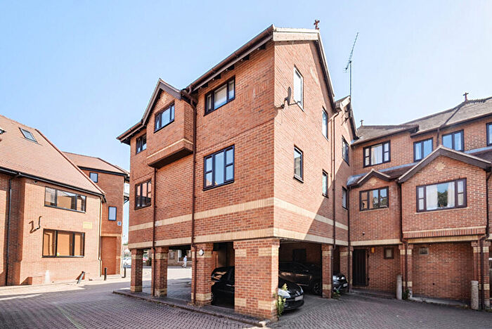 1 Bedroom Apartment To Rent In Bell Court, Wargrave Road, Twyford, Berkshire, RG10