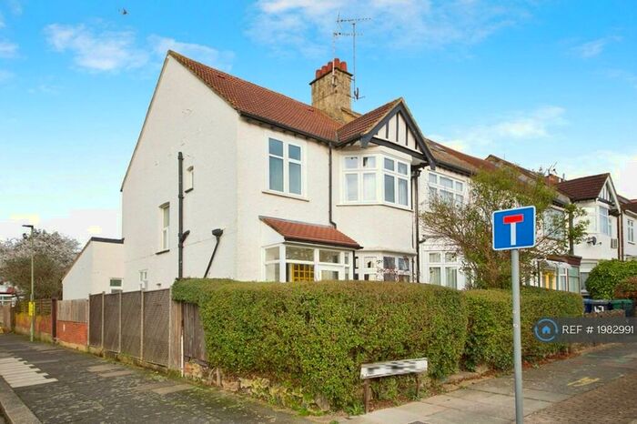 3 Bedroom End Of Terrace House To Rent In Montpelier Rise, London, NW11