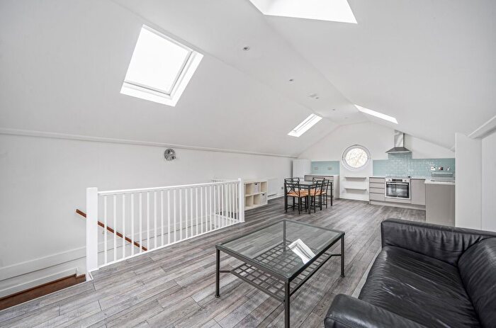 3 Bedroom Flat To Rent In Fortune Green Road, West Hampstead, London, NW6