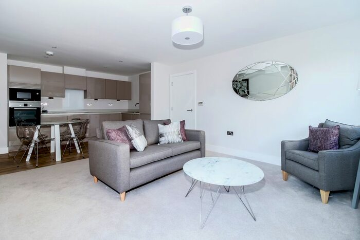 2 Bedroom Flat To Rent In Banbury Road, Kidlington, OX5