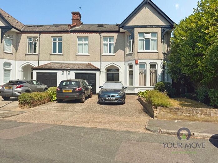 2 Bedroom Flat For Sale In Warren Avenue, Bromley, BR1