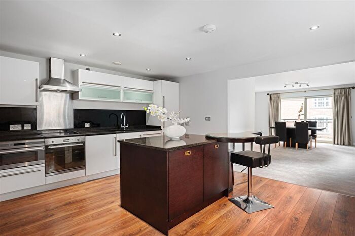 3 Bedroom Flat To Rent In Dixons Yard, Off Walmgate, York, YO1